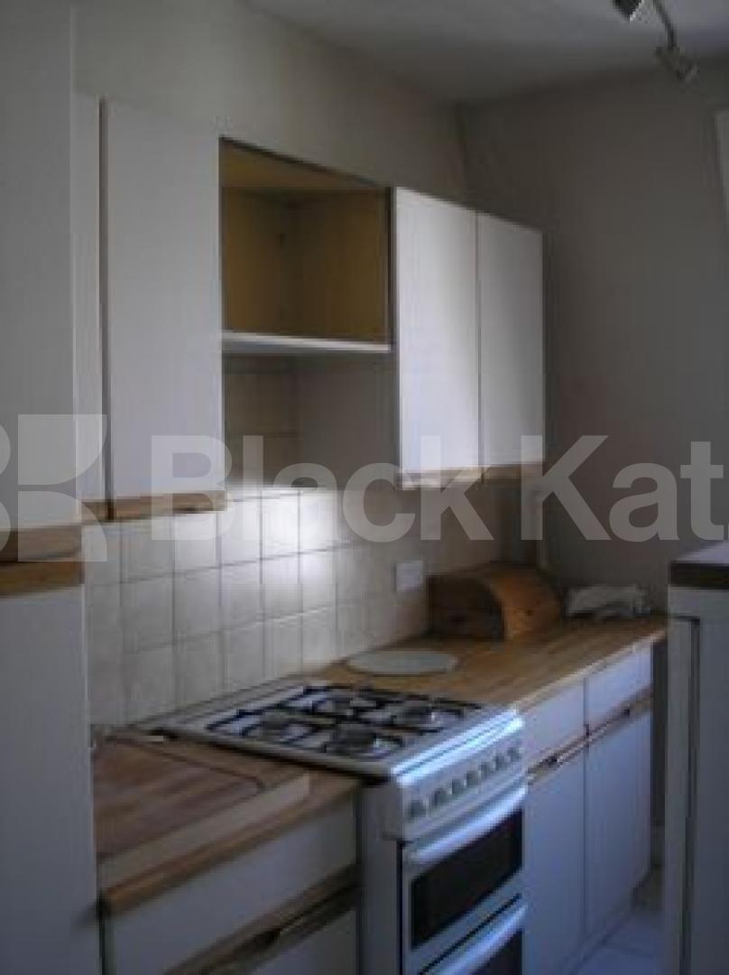 			4 Bedroom, 1 bath, 1 reception Flat			 Notting Hill Gate, NOTTING HILL W11
